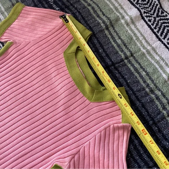 vintage 1960s pink and green ribbed short sleeve sweater top - Picture 5 of 7